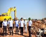 Phó Bí thư thường trực Tỉnh ủy Ngô Hoàng Ngân kiểm tra tiến độ các dự án bến cảng tổng hợp Vạn Ninh và đường kết nối từ đường cao tốc Vân Đồn - Móng Cái đến cảng Vạn Ninh (Vạn Gia). Phó Bí thư thường trực Tỉnh ủy Ngô Hoàng Ngân kiểm tra tiến độ các dự án bến cảng tổng hợp Vạn Ninh và đường kết nối từ đường cao tốc Vân Đồn - Móng Cái đến cảng Vạn Ninh (Vạn Gia).